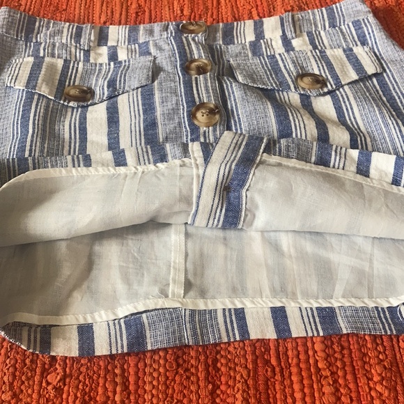 Button-front mini skirt - Picture 5 of 9